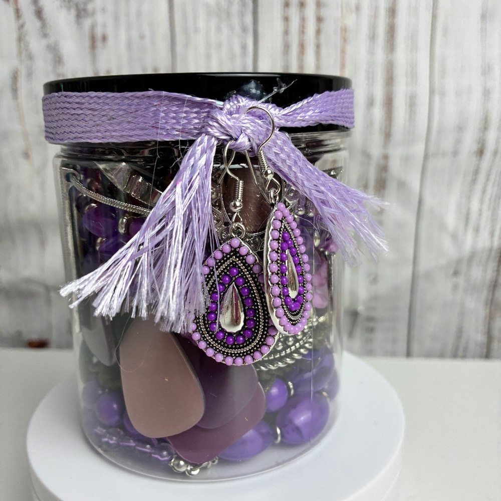 Mystery Treasure 16 oz Jar - Lot 0248